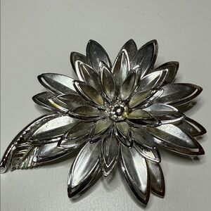 Vintage Silver tone Floral Brooch pin